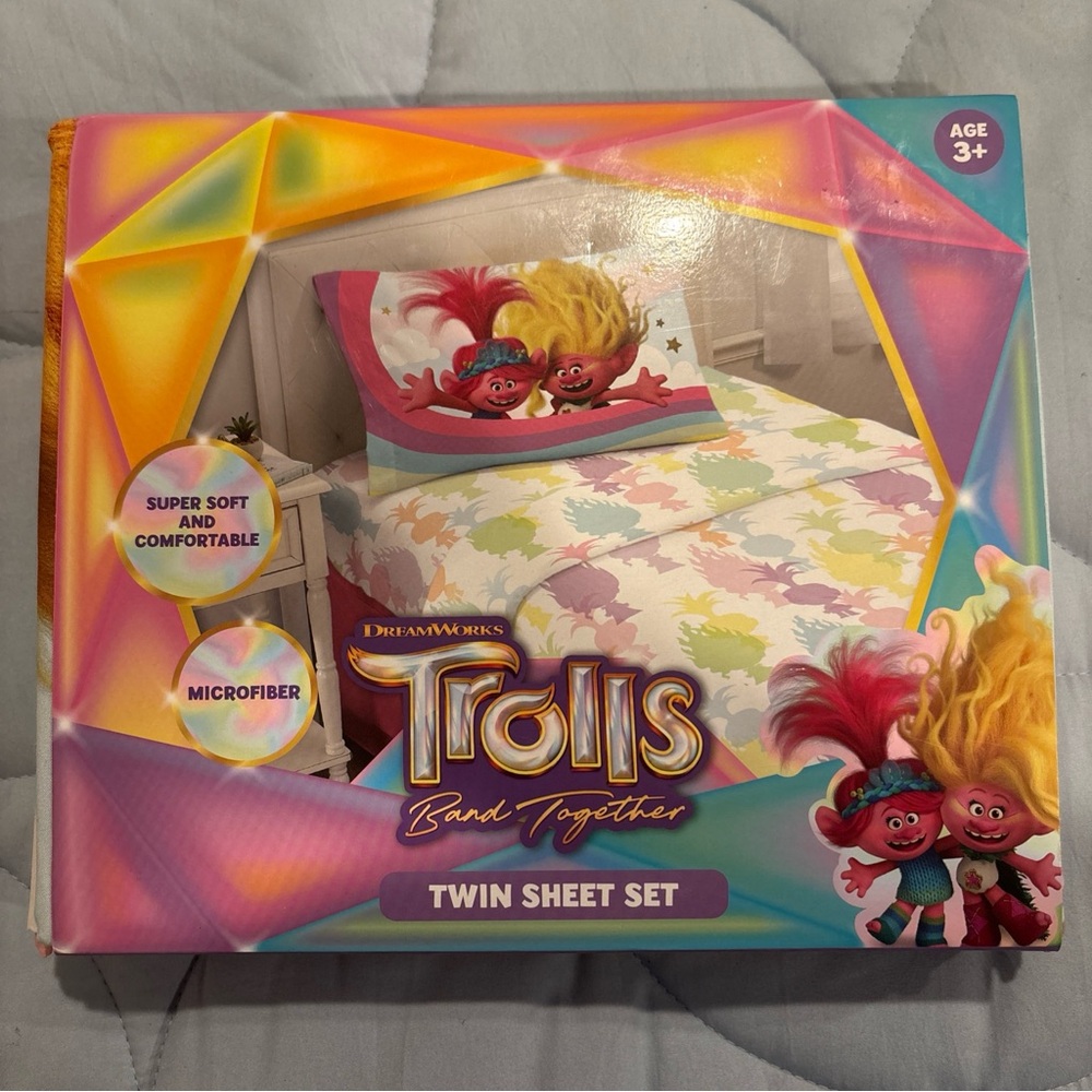 DreamWorks Trolls Colorful Twin Bedding Set
